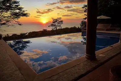 Image de Villa 6br à plusieurs niveaux avec coucher de soleil exceptionnel et vue sur l'océan!
