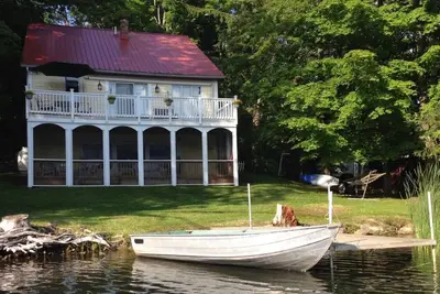 Image de Belle maison au bord du lac dans la région de North Adams / Williamstown