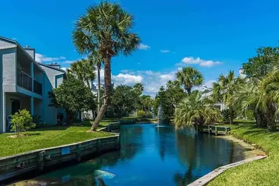 Image de SeaWinds Dreams Premium Beachfront / Oceanfront Condo-Villa-w / Private Beach Access