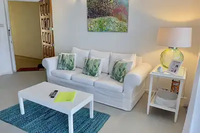 Image de Dernier étage magnifiquement rénové Condo près des plages