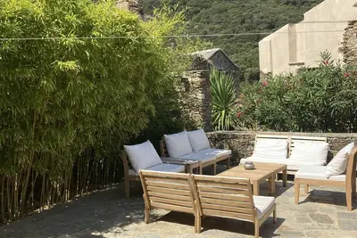 Image de Maison de village surplombant le maquis