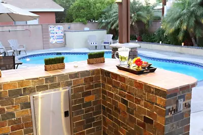 Image de Incroyable grande maison familiale avec piscine, 1 mille à Disney