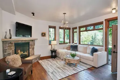Image de Condo Chic 2br / 2ba Snowmass - À quelques pas de la colline