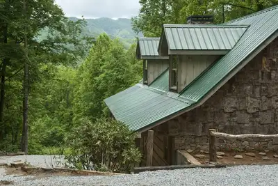 Image de Spring is Here! ! Come Enjoy the Great Outdoors at Poplar Lodge!