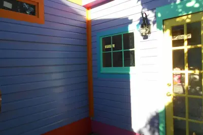 Image de Cottage récemment rénové au coeur du Marigny, situé dans un club de chat.