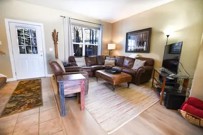 Image de Trois chambres / 2. 5 maison de ville de bain proche de tout!