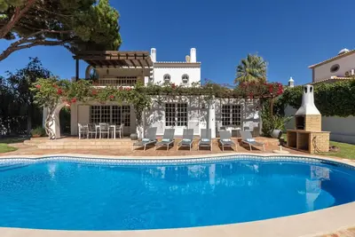 Image de Belle maison de vacances privée avec Wifi, piscine privée, climatisation, Tv, terrasse et parking