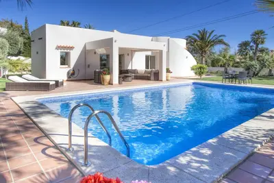 Image de Maison de vacances privée avec piscine privée, Wifi, climatisation, Tv, terrasse, vue panoramique