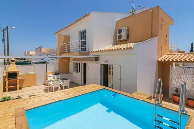 Image de Belle maison de vacances avec piscine privée, Wifi, climatisation, Tv, balcon et parking