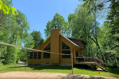 Image de Belle cabine Betsie River avec A \/ C minutes de Crystal Mtn. Resort 5bd. + Loft!