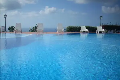 Image de Application de vacances spacieuse. avec piscine et vue imprenable sur la mer, les montagnes, Tropea