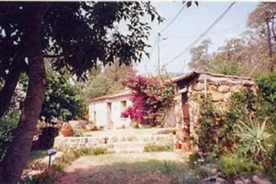 Image de maisonnette à la campagne