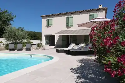 Image de Bastide proche golf - piscine chauffée (avril à octobre) - borne recharge auto