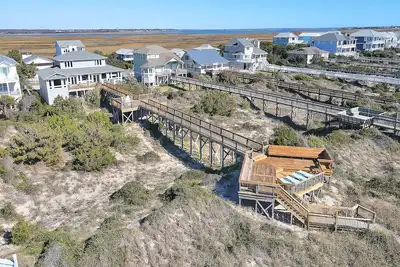 Image de 6 lits / 4. 5 salles de bain bien aménagées Caswell Beach Location avec pont supérieur Dune et cuisine gastronomique