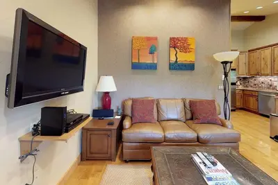 Image de Condo Terracehouse: accès gratuit à la piscine / bain à remous / centre de fitness