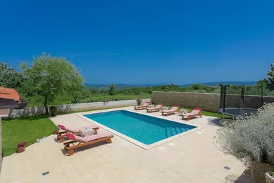 Image de Belle maison de vacances privée avec climatisation, piscine privée, Wifi, Tv, terrasse et parking