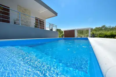 Image de Maison de vacances privée avec bain à remous, piscine privée, climatisation, Wifi, Tv, terrasse