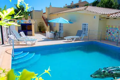 Image de Belle maison de vacances privée avec piscine privée, climatisation, Wifi, Tv, patio et parking