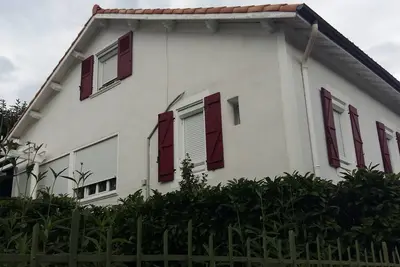 Image de Bel F2 lumineux avec terrasse privée, à 5 min des Thermes et cœur de ville, animaux acceptés