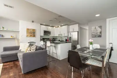 Image de Appartement Shaw RÉNOVÉ Et Historique! Walk To Metro & Dc Convention Center!