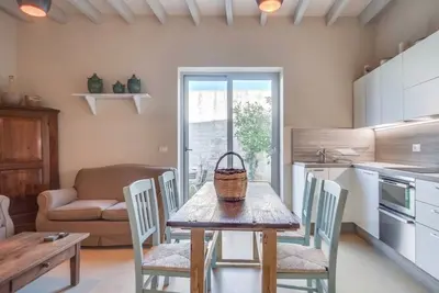 Image de nouveau apt avec jardin privé, tout confort, une connexion Wi-Fi et Ac, dans le foyer de Salento