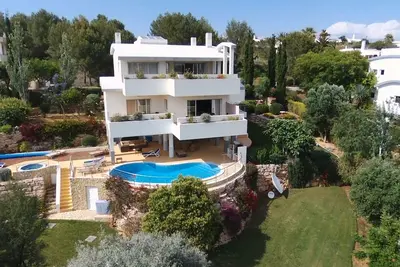 Image de Villa unique vue sur la mer à proximité de la plage Putting Green, piscine Jacuzz