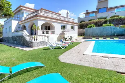Image de Merveilleuse maison de vacances privée avec Wifi, piscine privée, Tv, patio et parking