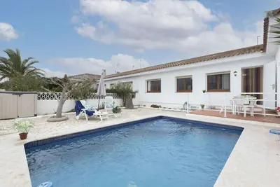 Image de Belle maison de vacances privée avec climatisation, piscine privée, Wifi, Tv, terrasse, parking
