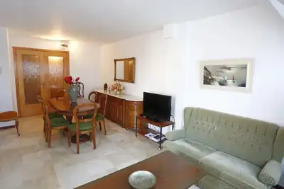 Image de Joli appartement pour 6 personnes avec climatisation, Wifi, Tv, terrasse, animaux admis et parking