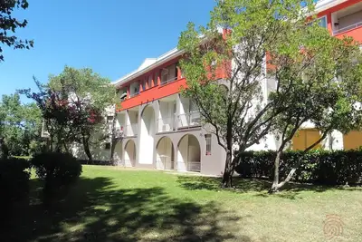 Image de Charmant appartement avec terrasse, parking gratuit et animaux acceptés, proche des thermes à Lamalou