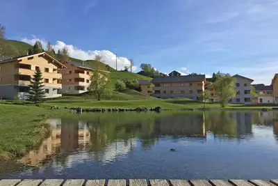 Image de Joli appartement avec Wifi, piscine, bain Ă remous, Tv, patio, vue panoramique et parking