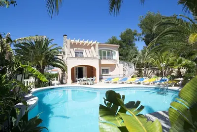Image de Maison de vacances privée avec piscine privée, climatisation, Wifi, Tv, terrasse, parking