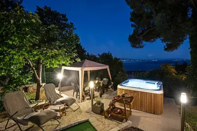 Image de Merveilleuse maison de vacances avec climatisation, bain Ă remous, Wifi, Tv, patio et parking