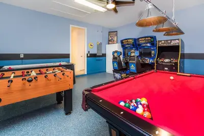 Image de Minutes To Disney, Salle de jeux privée, Station balnéaire à disposition, Piscine privée