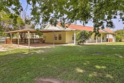 Image de Canyon Lake Home w / Hot Tub - Marchez jusqu'à la Guadalupe!