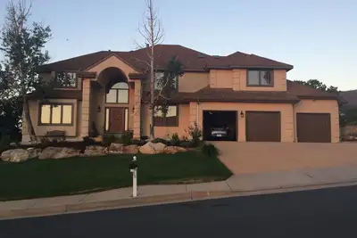 Image de Mountain Shadows 5br Home avec climatisation, salle de jeux et vues!