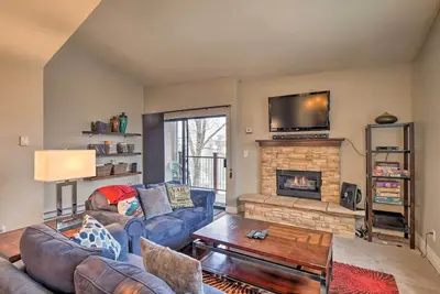Image de Nouveau! Moderne Ski Breck Condo w / Deck & Pool Access!