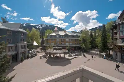 Image de Central Whistler Village - distance de marche de tout! Emplacement de Deer Lodge
