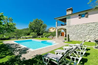 Image de Maison de vacances privée avec Wifi, piscine privée, climatisation, bain à remous, Tv, terrasse