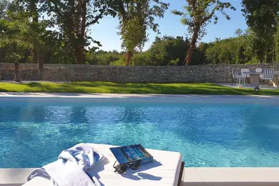 Image de Istrian Villa avec piscine rafraîchissante dans un endroit tranquille offre confort et relax