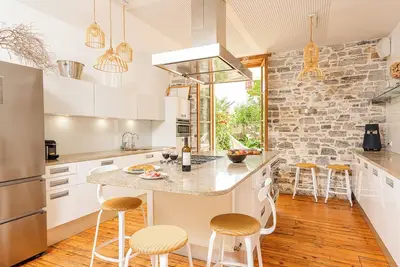 Image de Maison moderne, emplacement exceptionnel et jardin 60m2! Parking!
