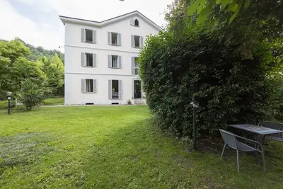 Image de Pour 7 personnes, 115m², grand jardin, près du lac, vue sur les montagnes,