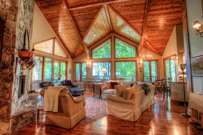 Image de Fairway Mountain Villa; Private / gated Mountain Air, Hot Tub, Luxe! Asheville, vues et plus encore!