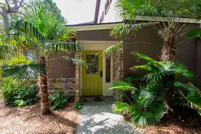 Image de Appartement Folly Vacation 620 avec chambre bonus, à un pâté de maisons de la plage et animaux acceptés