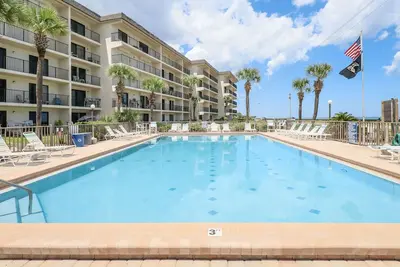 Image de Nouvelle Liste! Oceanfront condo w / accès facile à la plage, terrasse et piscine avec vue!