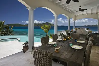 Image de Villa de luxe face à la mer / Vues à couper le souffle / Intimité totale / Près du crochet rouge