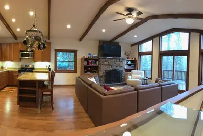 Image de DonnerDayz. com Grande maison de luxe + nouveau bain à remous d'eau salée.