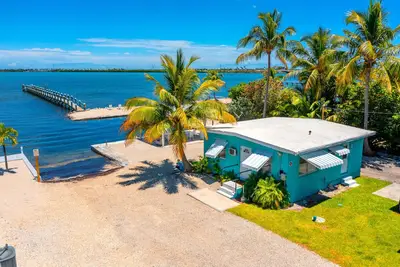 Image de Waterfront Cottage confortable avec rampe de bateau et quai!