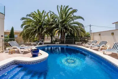 Image de Appartement א Roses avec piscine