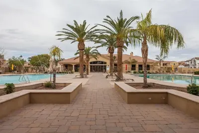 Image de Clubhouse, piscines chauffées, barbecue
